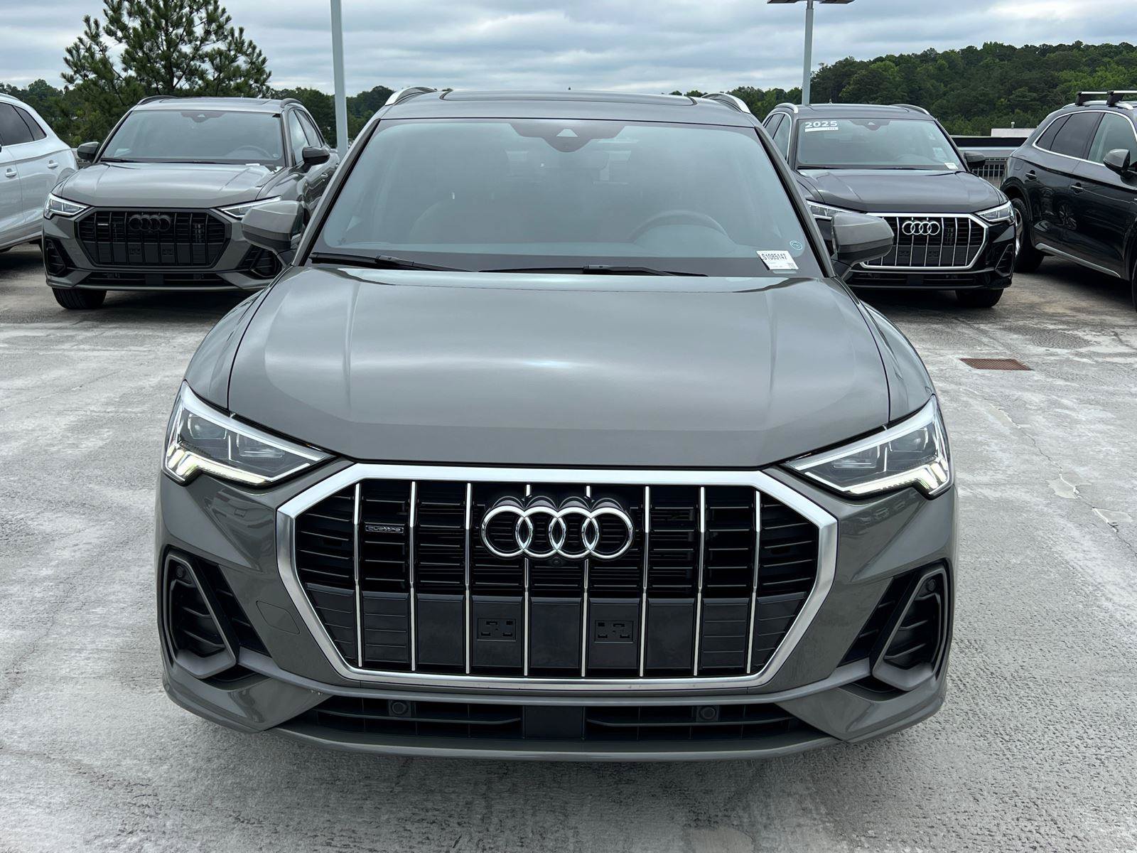 Certified 2025 Audi Q3 2.0T Premium Plus w/ Premium Plus Package AWD/4WD image 2