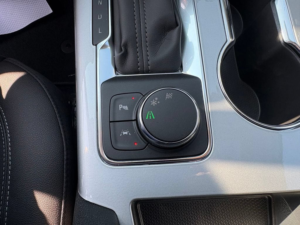 New 2026 Chevrolet Blazer LT w/ LPO, Arctic Package FWD image 5