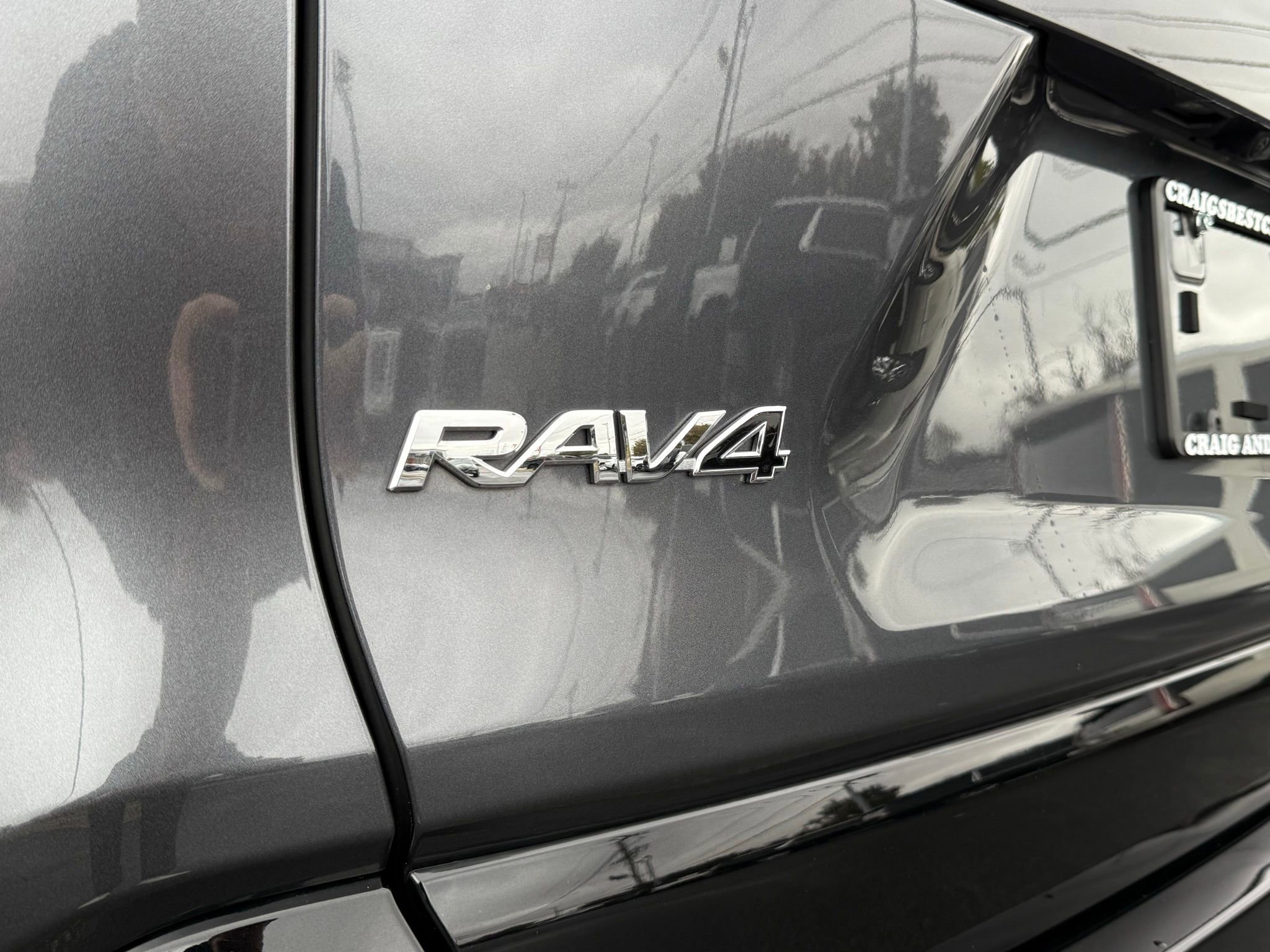 Used 2022 Toyota RAV4 SE image 9