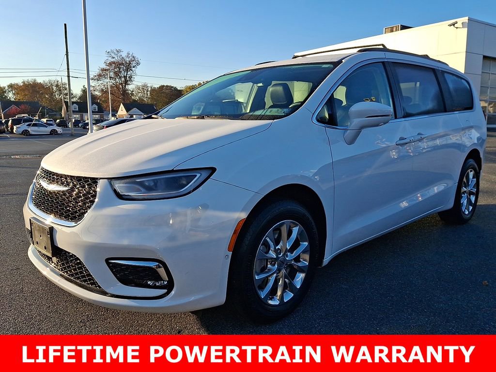 Used 2022 Chrysler Pacifica Touring-L w/ Uconnect Theater Family Group image 3