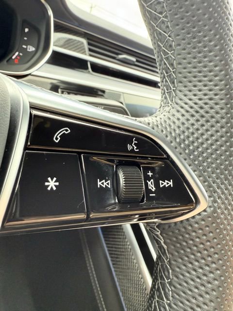 Used 2025 Audi S8 image 40