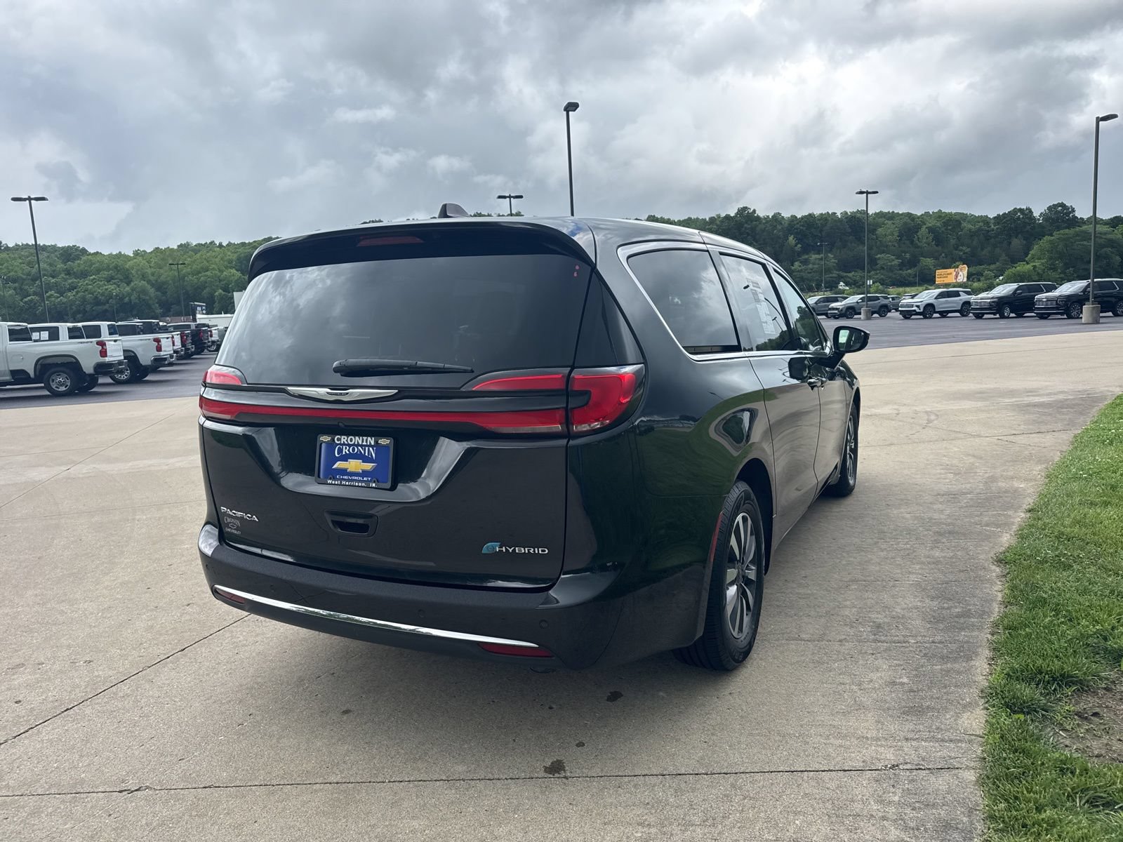 Used 2024 Chrysler Pacifica Limited FWD image 4