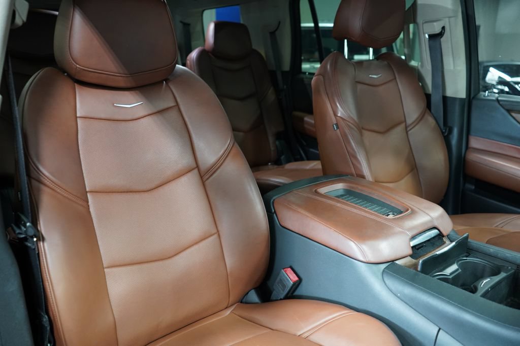 Used 2020 Cadillac Escalade Premium Luxury RWD image 28