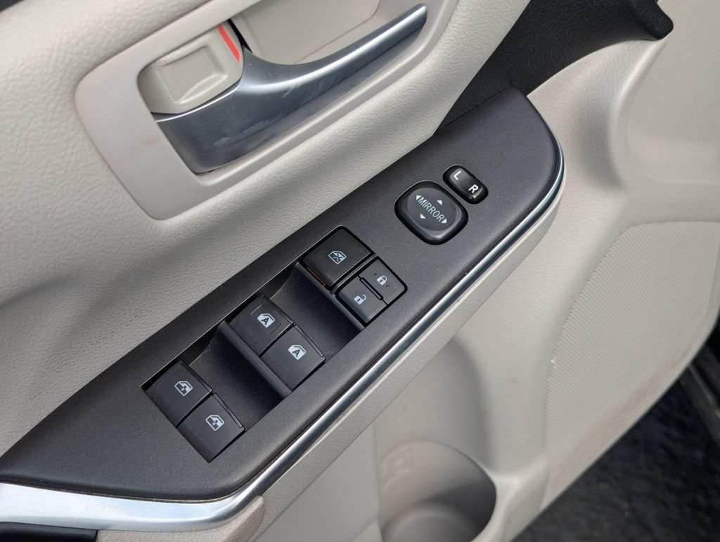 Used 2017 Toyota Camry SE w/ Moonroof Package FWD image 26