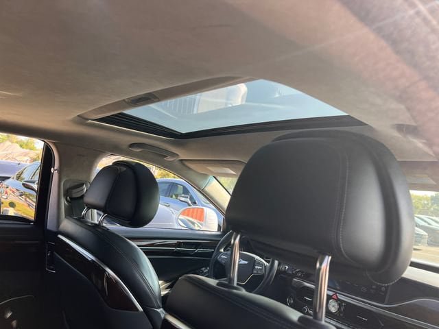 Used 2018 Genesis G90 3.3T Premium AWD/4WD image 35