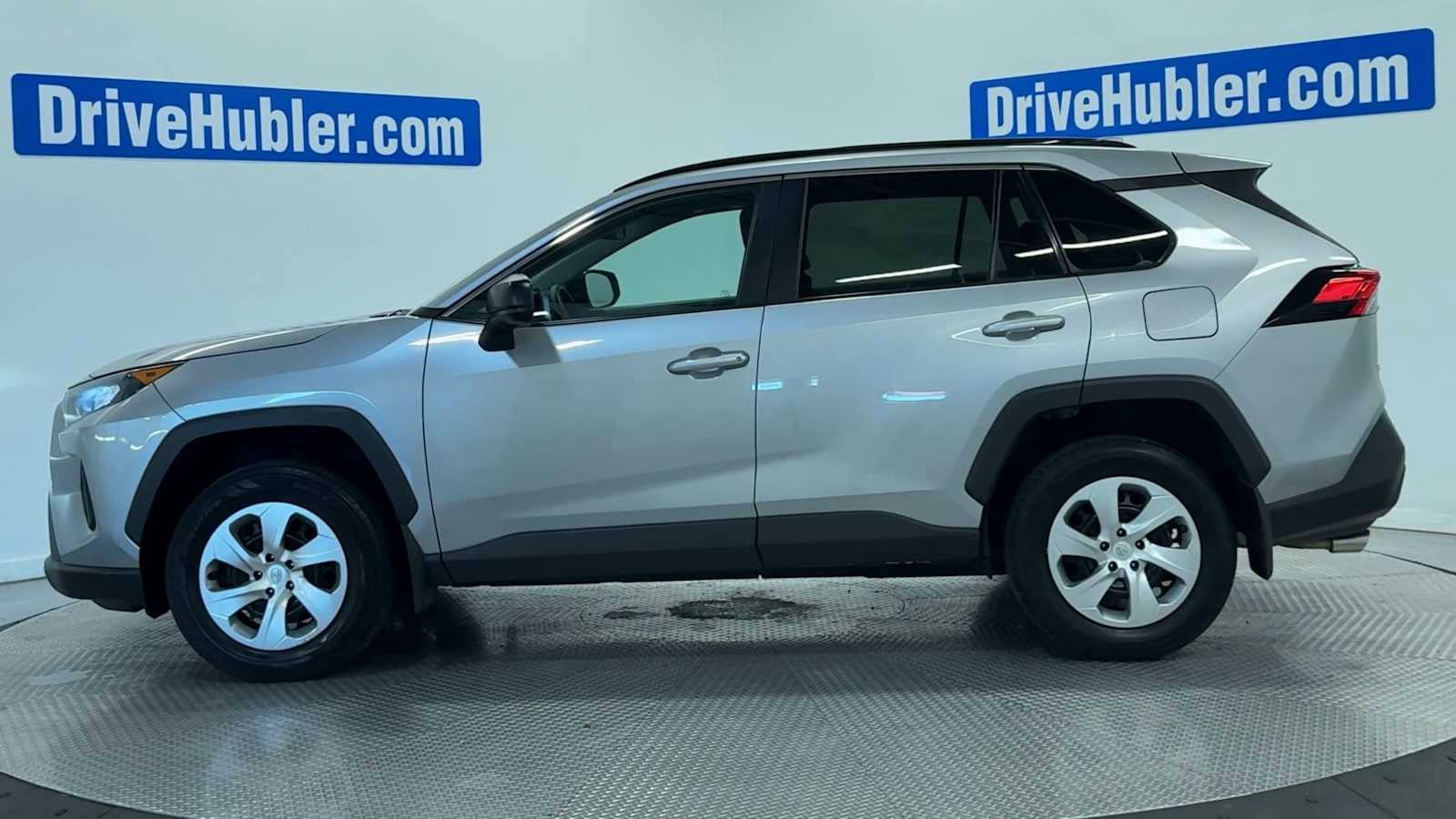 Used 2019 Toyota RAV4 LE w/ Carpet Mat Package AWD/4WD image 5
