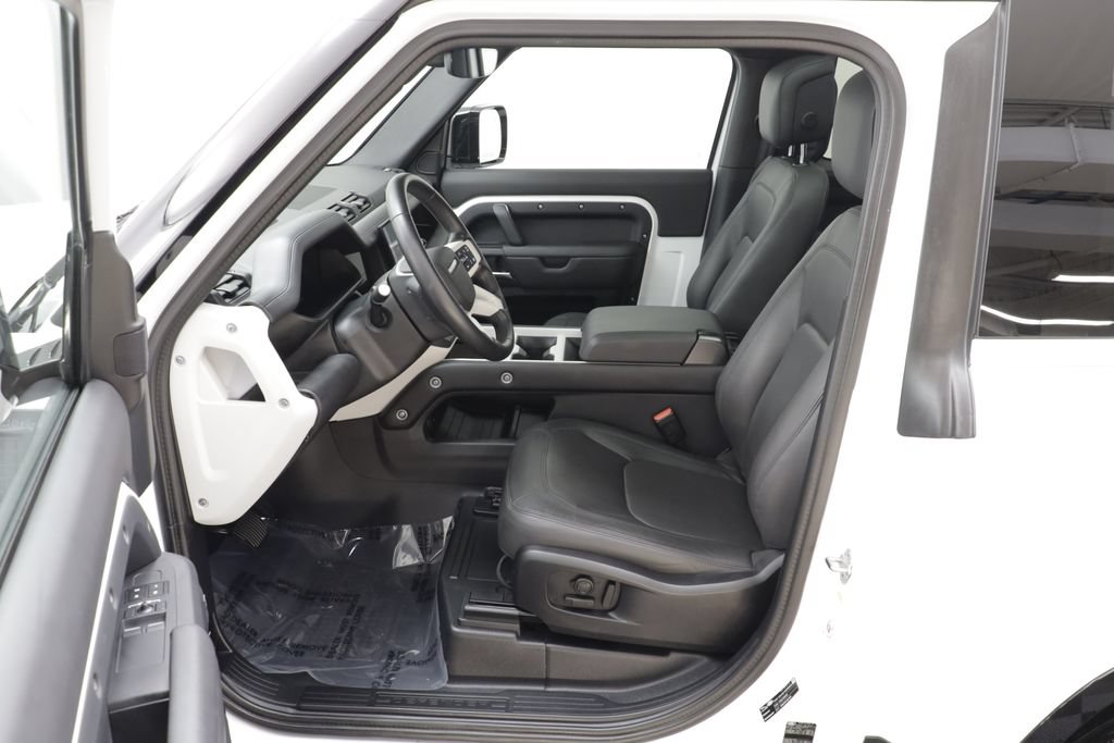 Certified 2025 Land Rover Defender 90 X-Dynamic SE AWD/4WD image 6