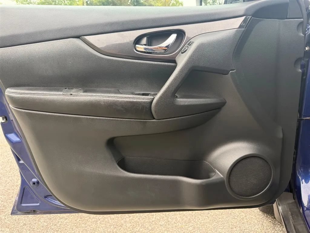 Used 2018 Nissan Rogue S FWD image 23