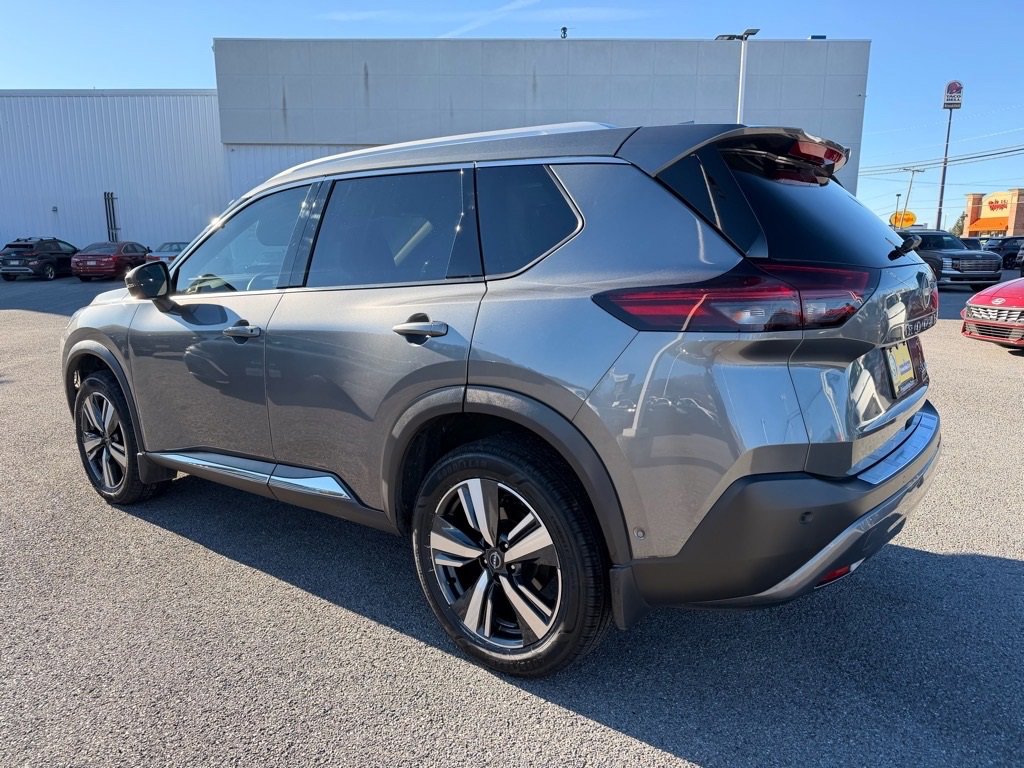 Used 2023 Nissan Rogue SL w/ SL Premium Package image 4