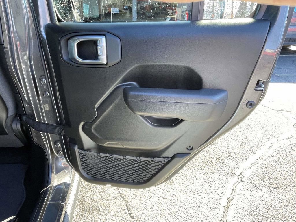 Used 2025 Jeep Wrangler Unlimited Rubicon image 19