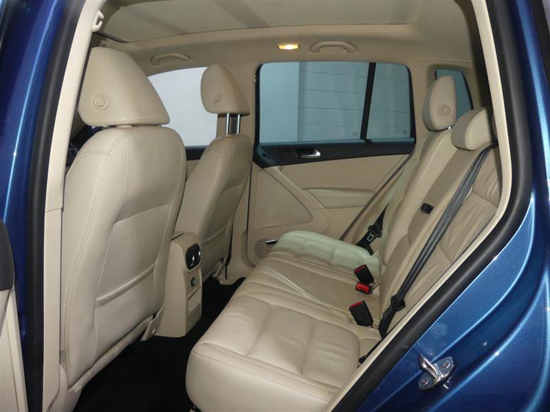 Used 2017 Volkswagen Tiguan SEL AWD/4WD image 27