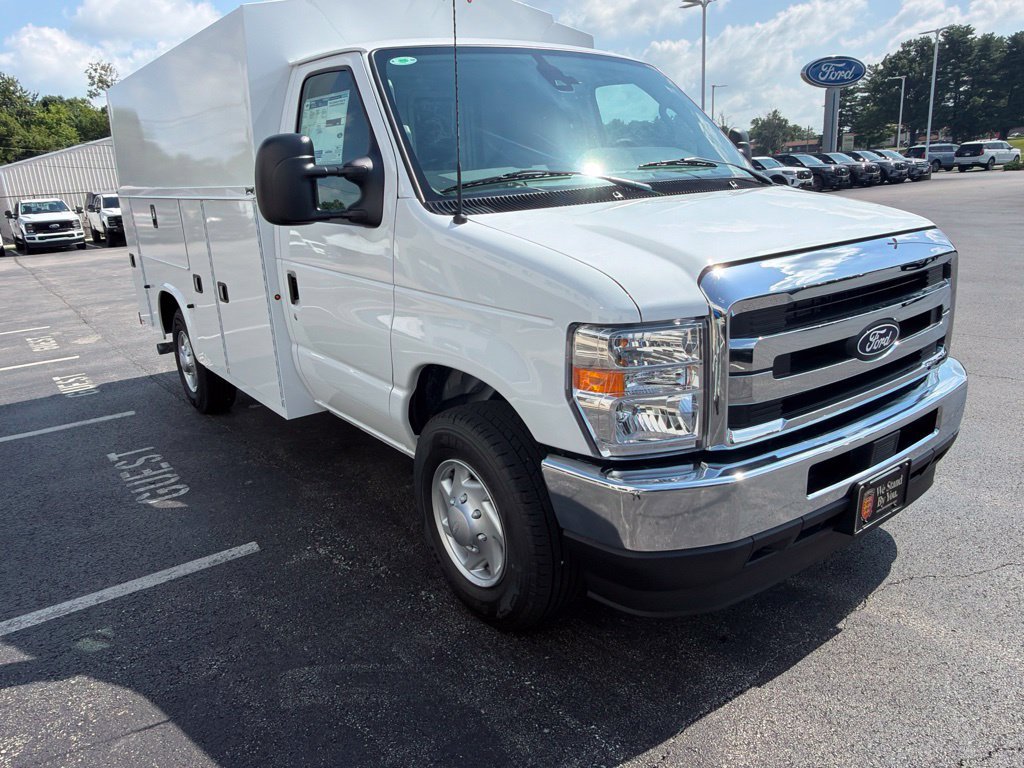 New 2027 Ford E-350 and Econoline 350 Super Duty w/ Power Equipment Group RWD image 7