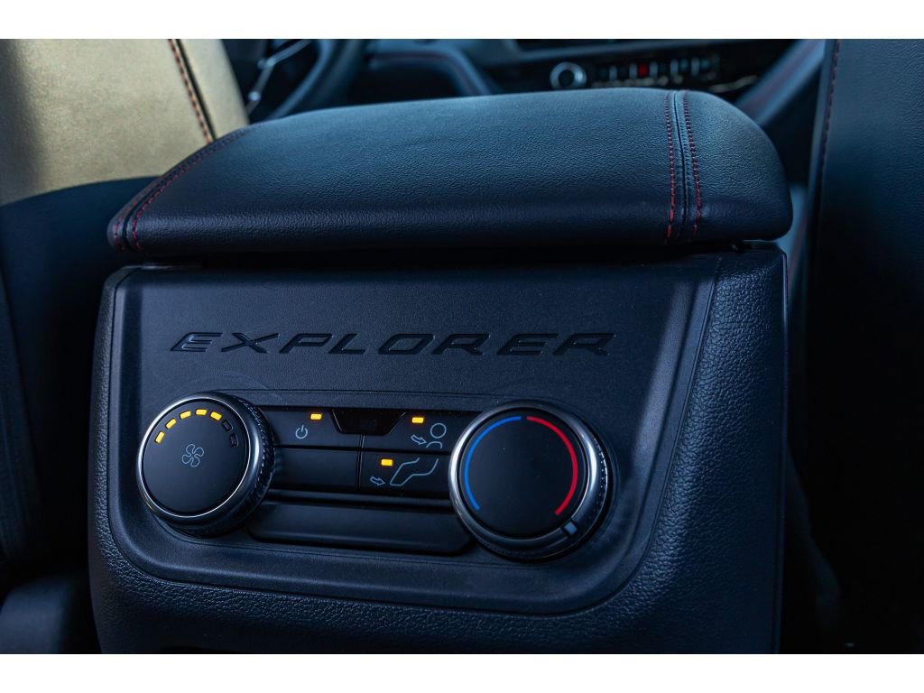 Used 2025 Ford Explorer ST-Line w/ ST-Line Street Pack image 14