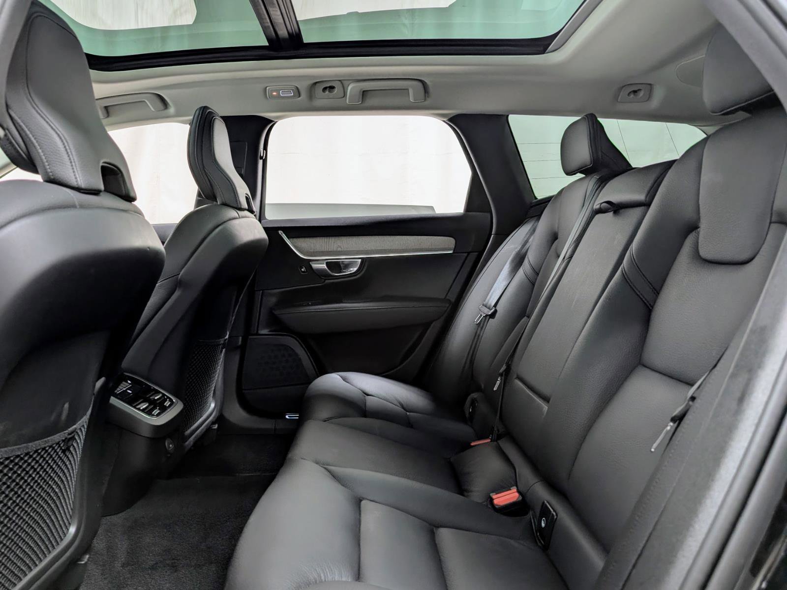 Used 2024 Volvo V90 B6 Cross Country Plus w/ Climate Package image 19