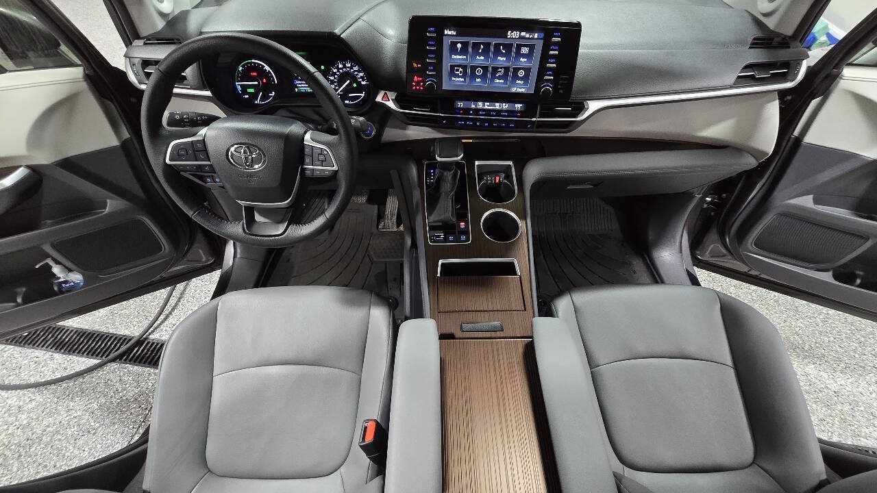 Used 2024 Toyota Sienna XLE w/ XLE Plus Package AWD/4WD image 21
