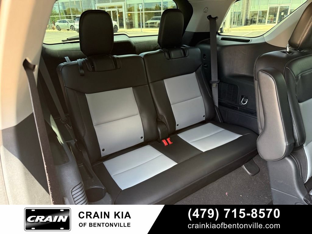 Used 2024 Ford Explorer XLT w/ Equipment Group 202A AWD/4WD image 32
