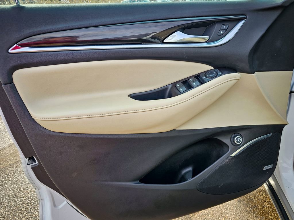 Used 2020 Buick Enclave Essence w/ Sound and Sites Package image 9