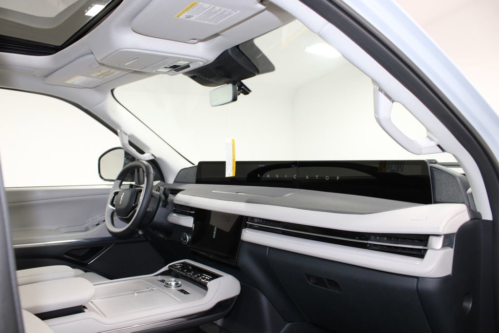 New 2026 Lincoln Navigator Reserve AWD/4WD image 31