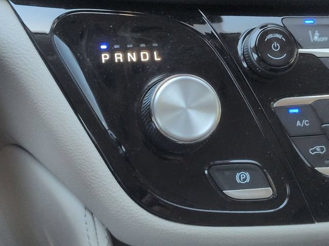 Used 2023 Chrysler Pacifica Limited FWD image 25