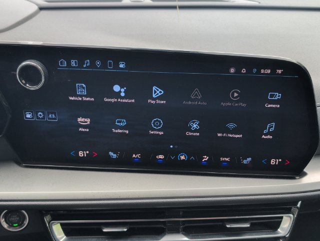 Used 2025 Chevrolet Traverse LT AWD/4WD image 16