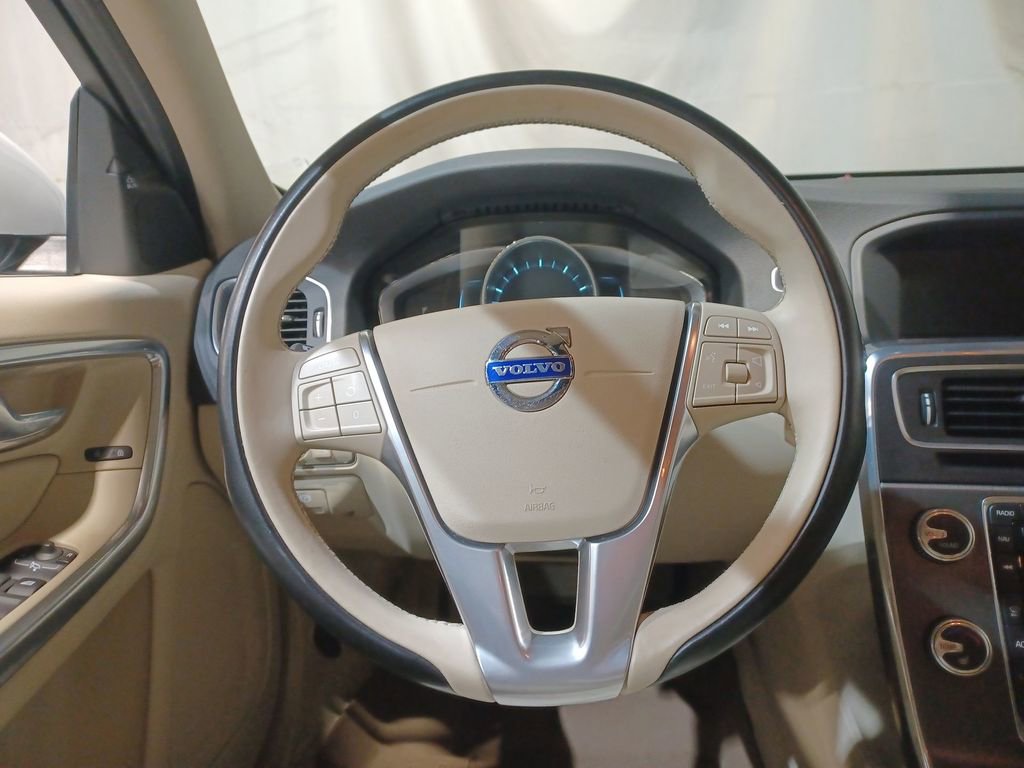 Used 2015 Volvo V60 T5 Premier image 11