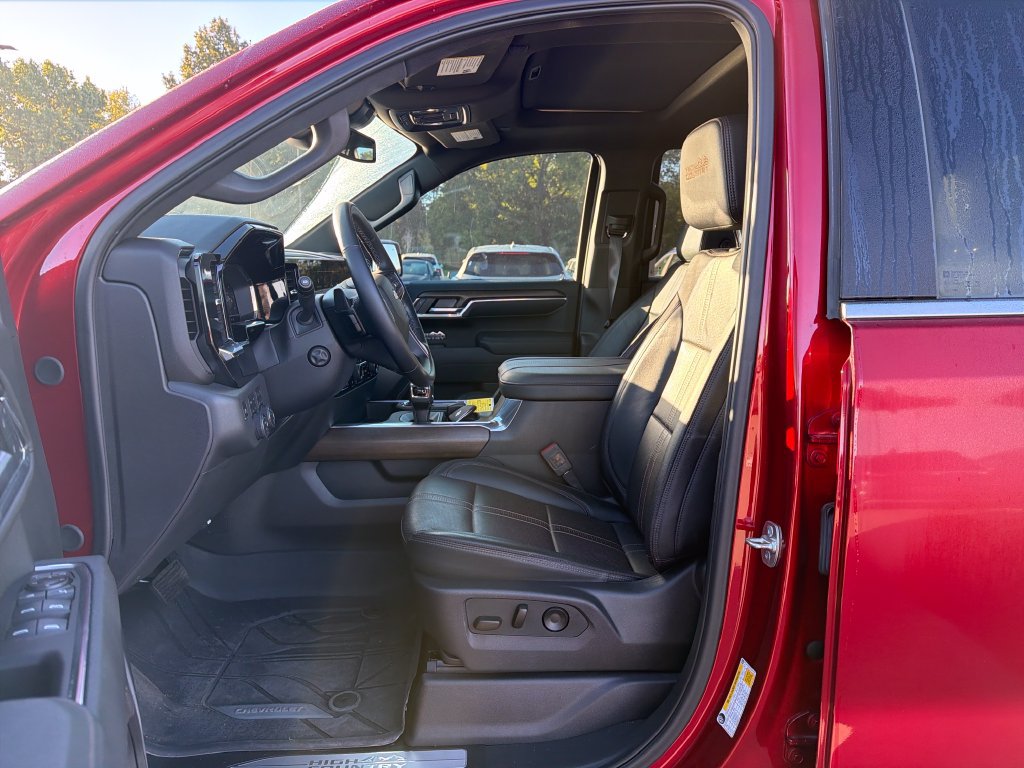Used 2025 Chevrolet Silverado 1500 High Country w/ High Country Premium Package AWD/4WD image 20