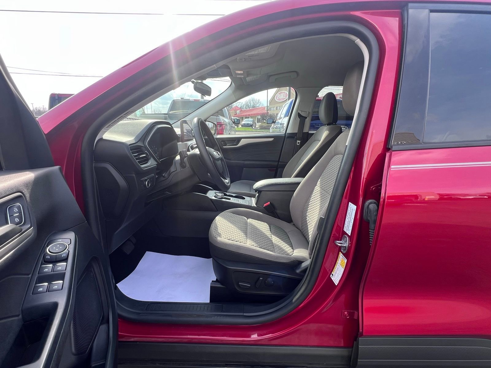 Used 2022 Ford Escape SE w/ SE Sport Appearance Package image 15