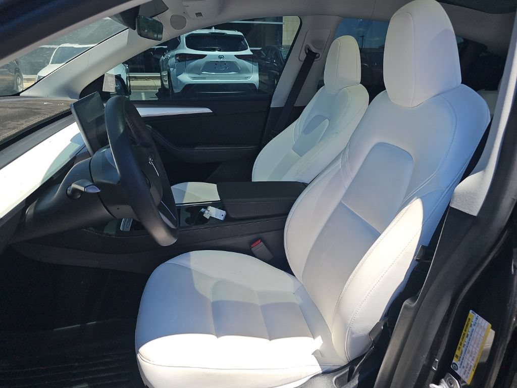 Used 2024 Tesla Model Y Long Range AWD/4WD image 3