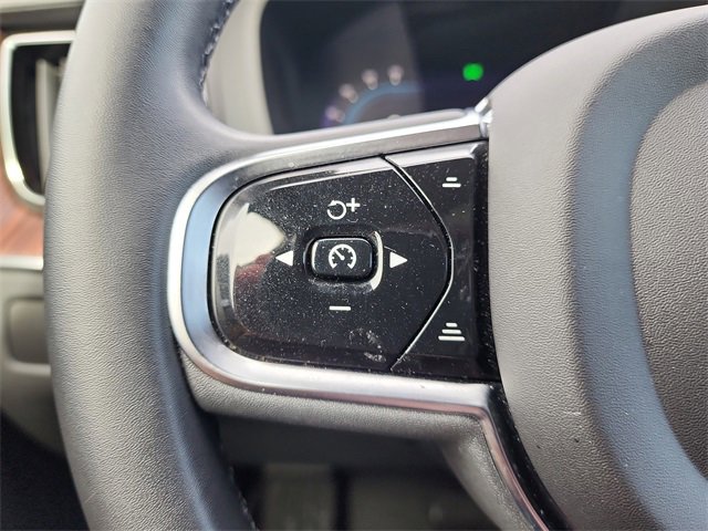 Used 2023 Volvo XC60 B5 Ultimate image 28