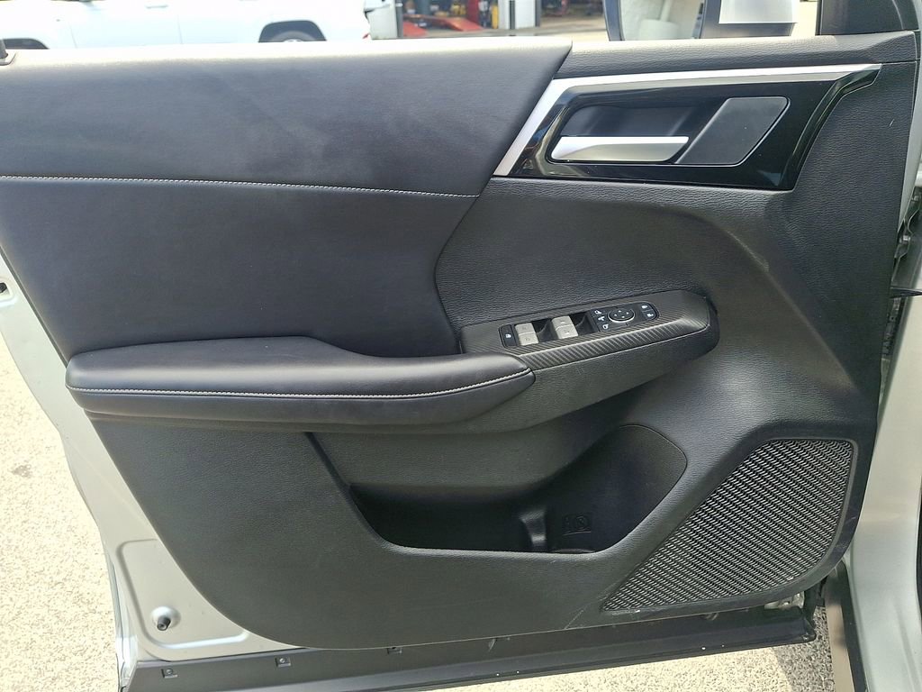 Used 2024 Mitsubishi Outlander SE Black Edition image 14