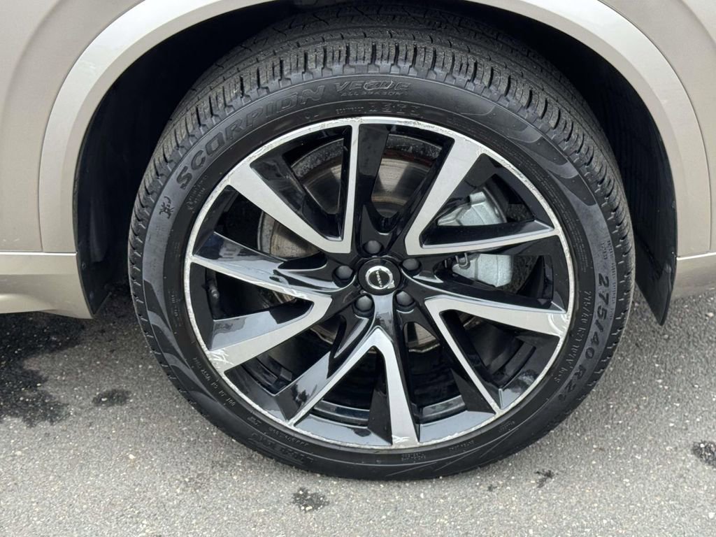 Certified 2023 Volvo XC90 B6 Plus image 6