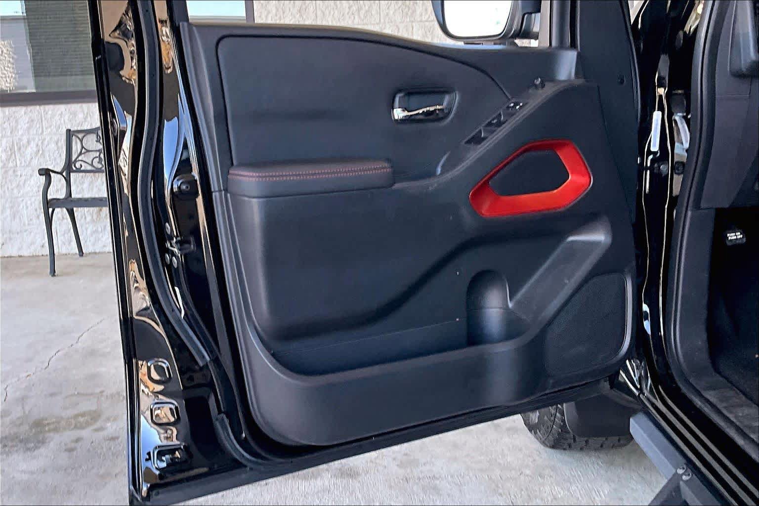 Used 2022 Nissan Frontier Pro-X RWD image 21