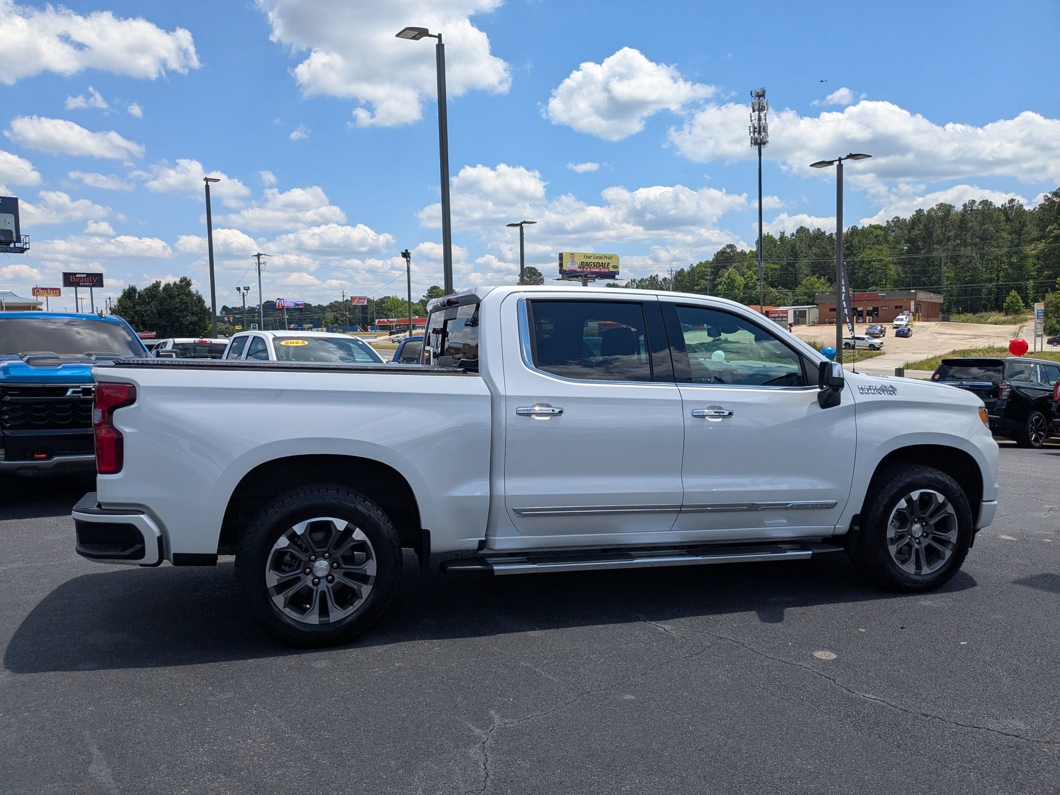 Used 2023 Chevrolet Silverado 1500 High Country AWD/4WD image 4