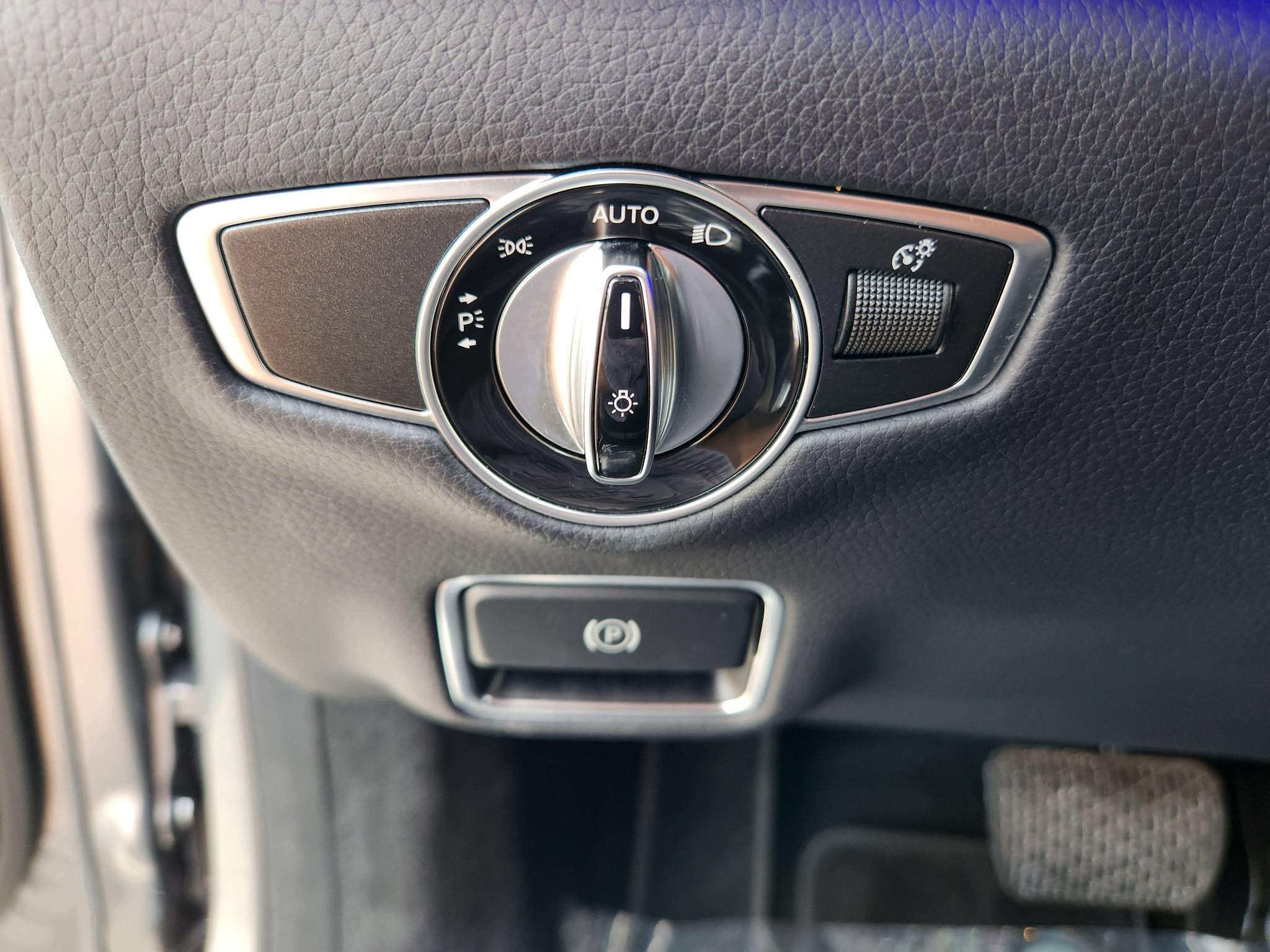 Used 2018 Mercedes-Benz S 560 4MATIC Sedan image 20