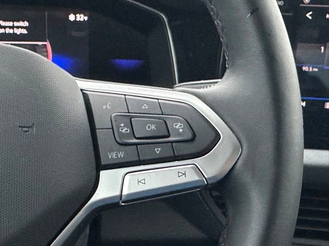 Certified 2025 Volkswagen Jetta SE image 39