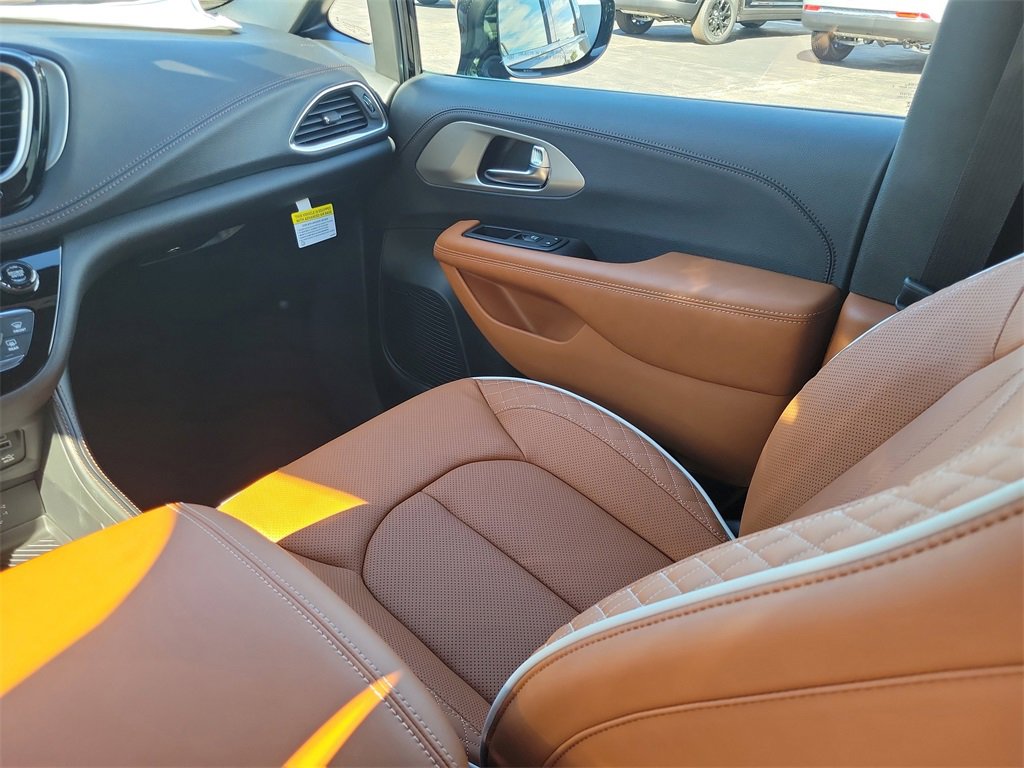 New 2026 Chrysler Pacifica Pinnacle image 20