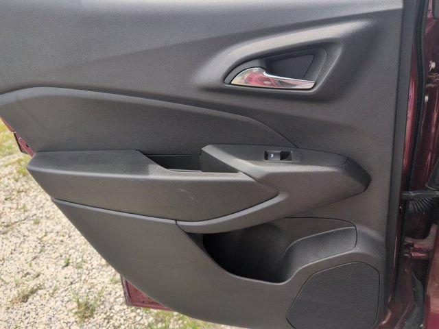 Used 2025 Chevrolet Trax LT w/ LT Convenience Package FWD image 26