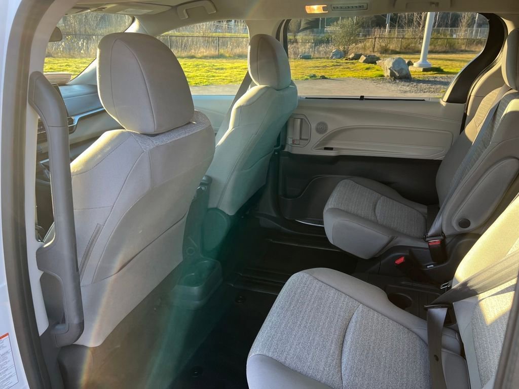 Used 2021 Toyota Sienna LE image 11