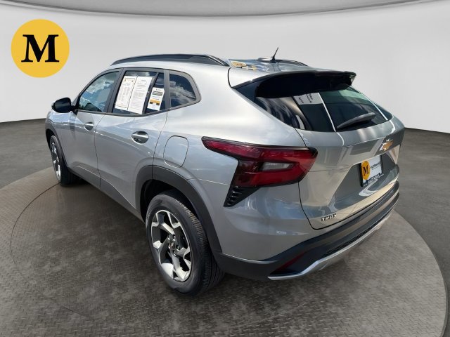 Used 2024 Chevrolet Trax LT w/ Sunroof Package FWD image 4
