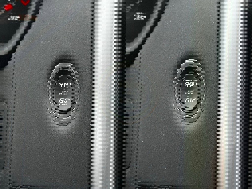 Certified 2025 Land Rover Discovery S image 33