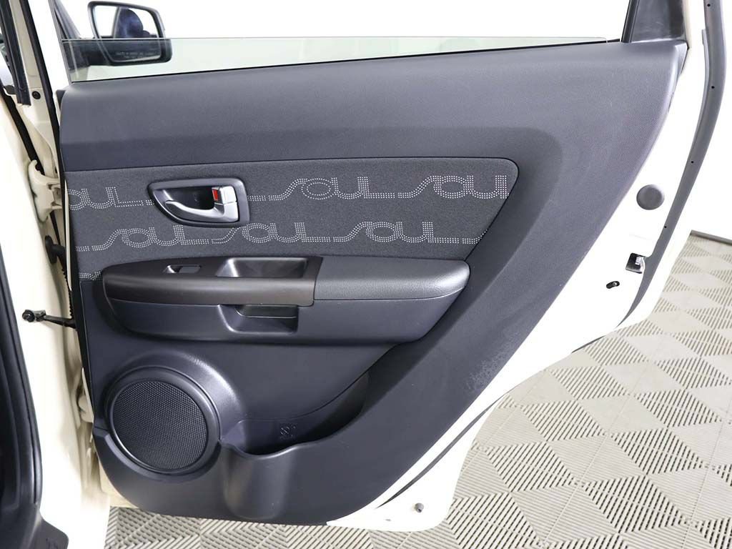 Used 2013 Kia Soul + FWD image 20