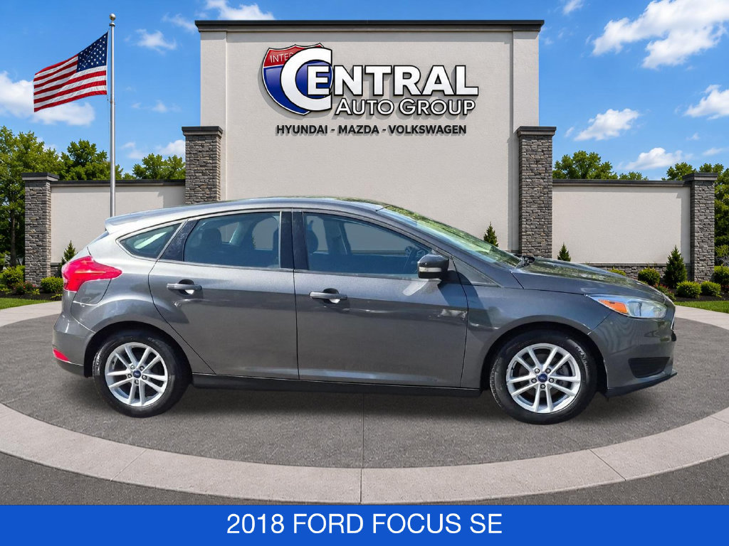 Used 2018 Ford Focus SE w/ Cold Weather Package FWD image 9