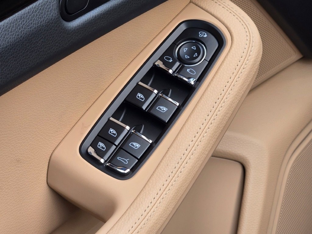 New 2026 Porsche Macan image 18