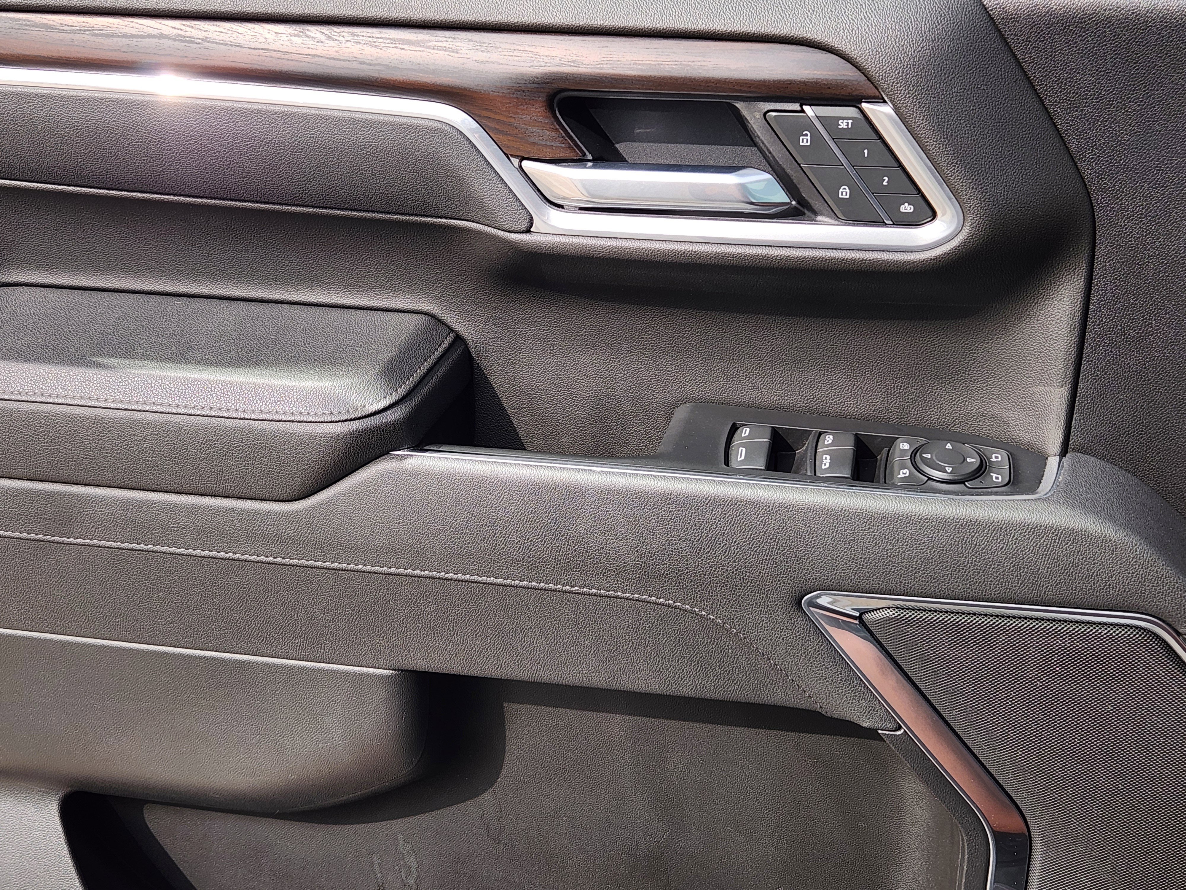 Used 2025 GMC Sierra 1500 SLT image 22