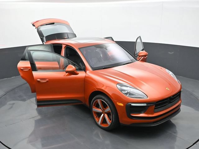 Certified 2023 Porsche Macan AWD/4WD image 32