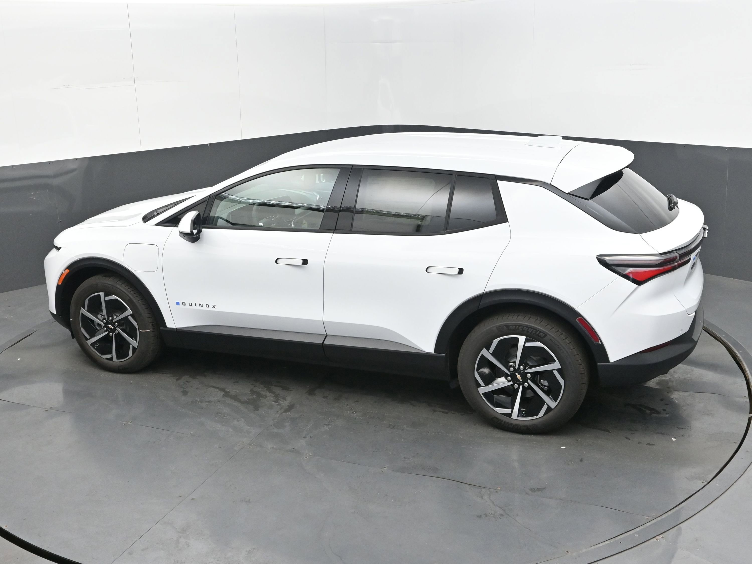 New 2026 Chevrolet Equinox EV LT image 32