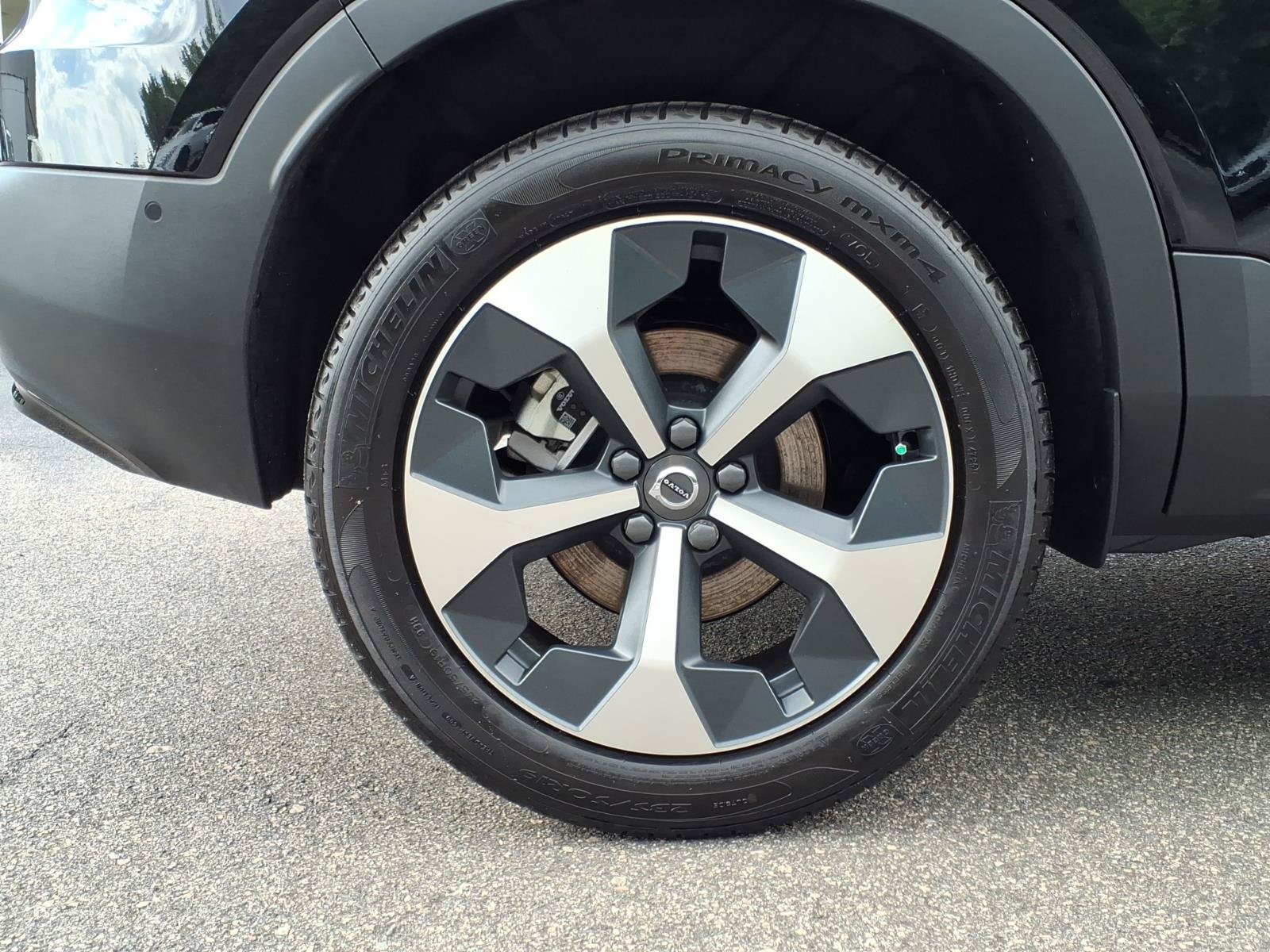 New 2026 Volvo XC40 B5 Plus w/ Protection Package Premier AWD/4WD image 3