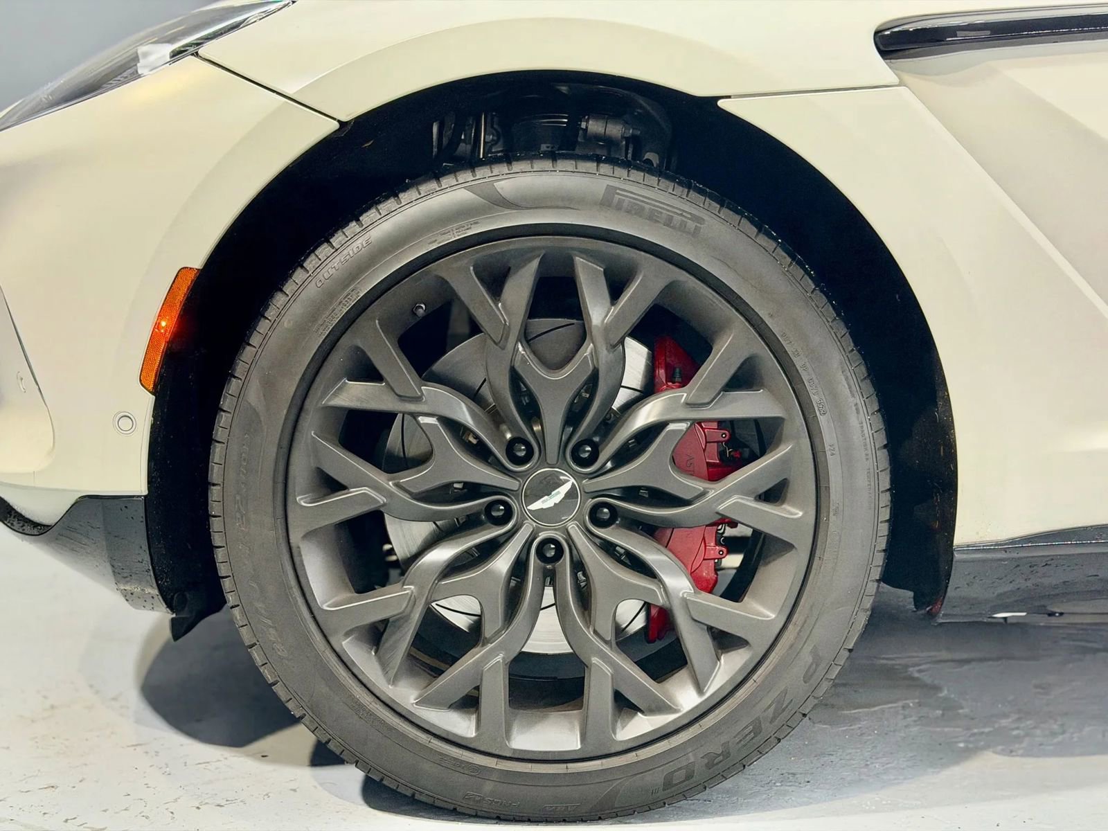 Used 2023 Aston Martin DBX image 13