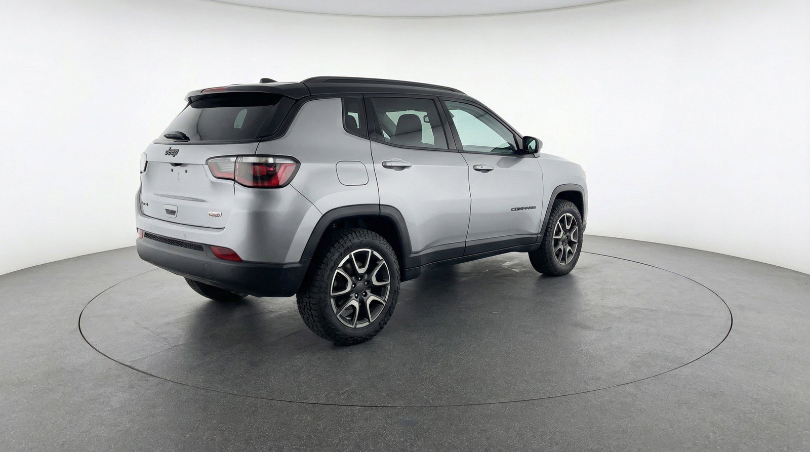 Used 2025 Jeep Compass Trailhawk image 9