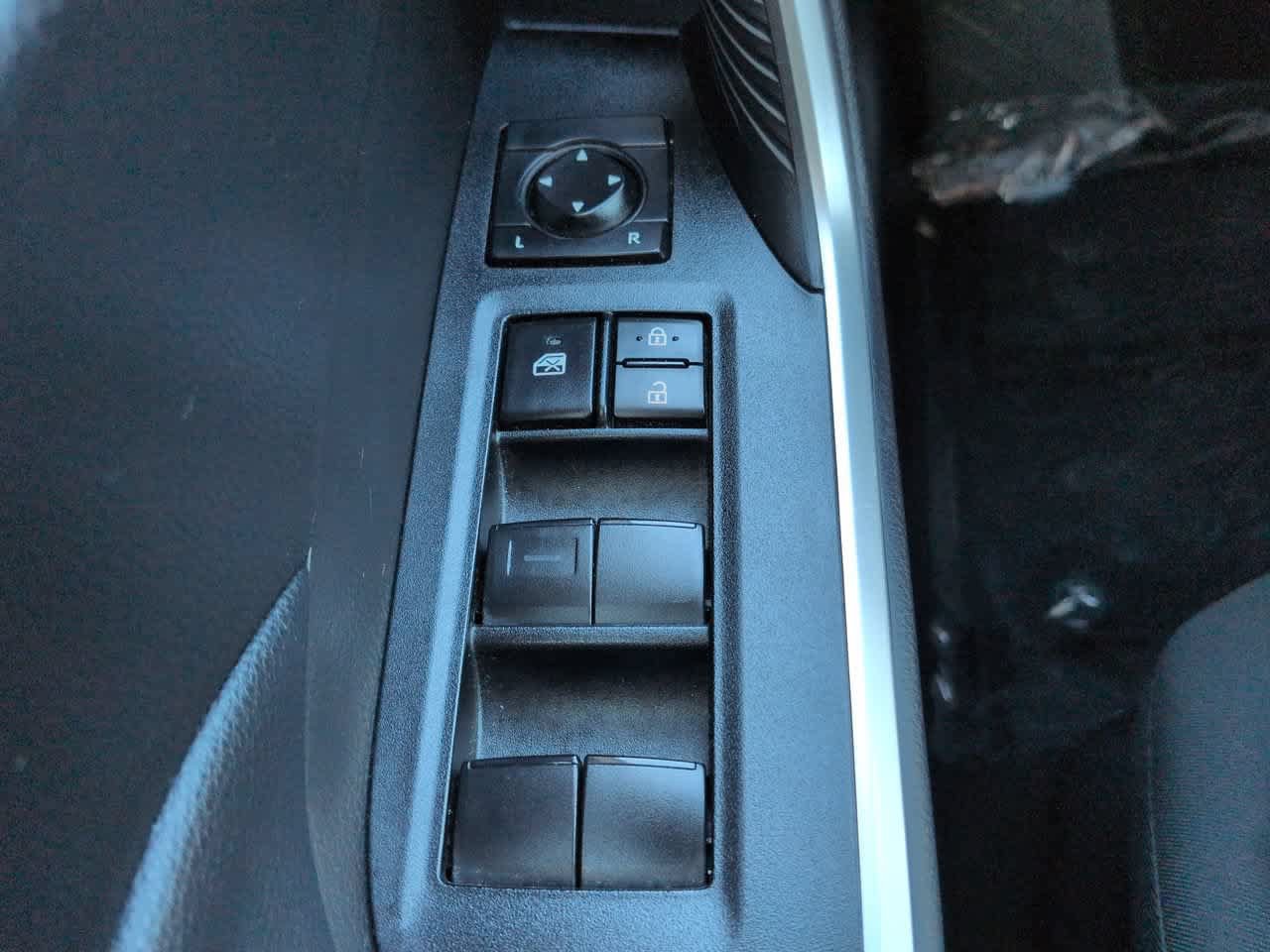 Used 2022 Toyota RAV4 LE FWD image 21